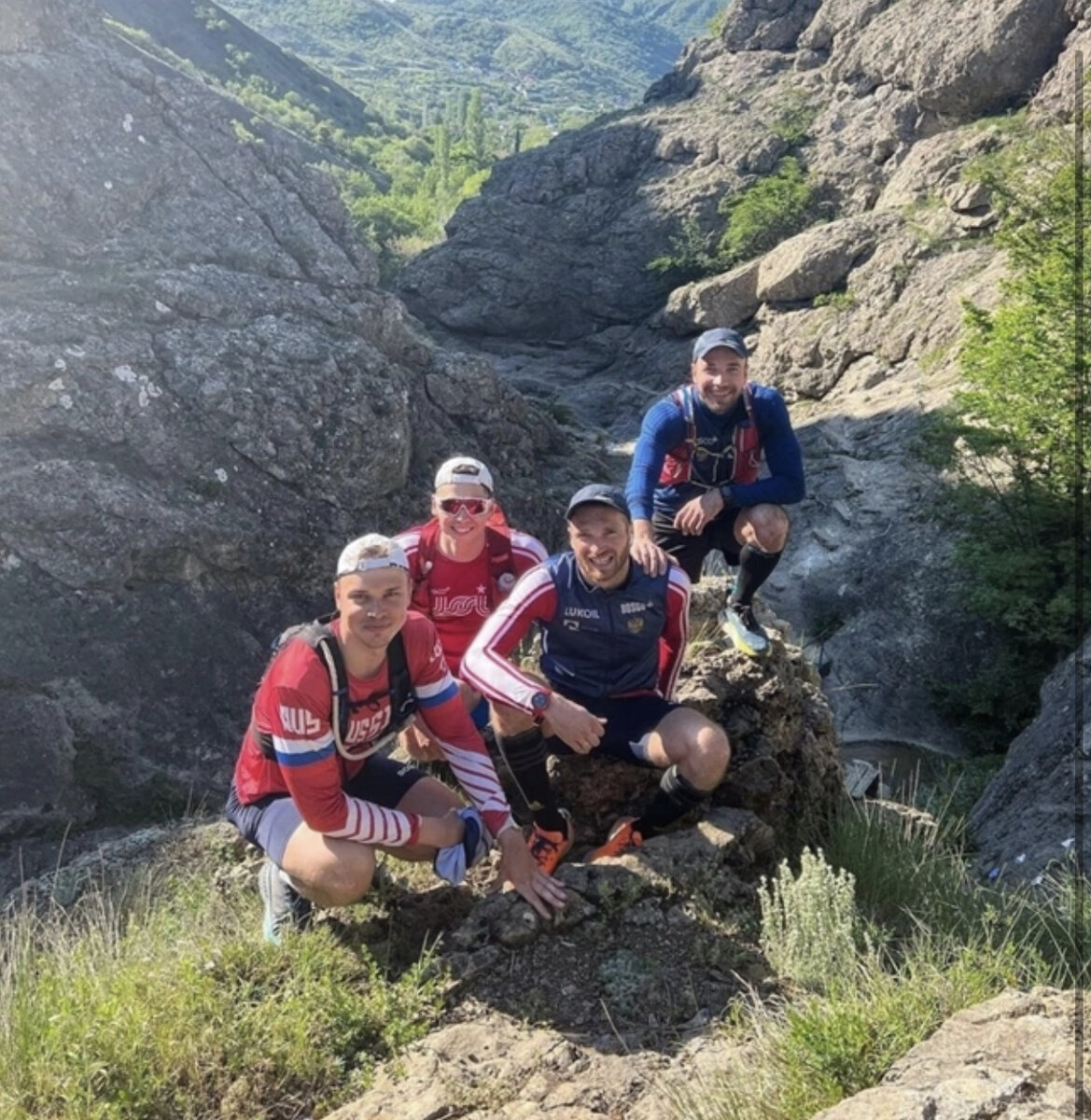 Алексей Червоткин тестирует новобранцев: Артема Мальцева, Ваню Якимушкина и Никиту Денисова (который в прошлом году уже подключался в группу