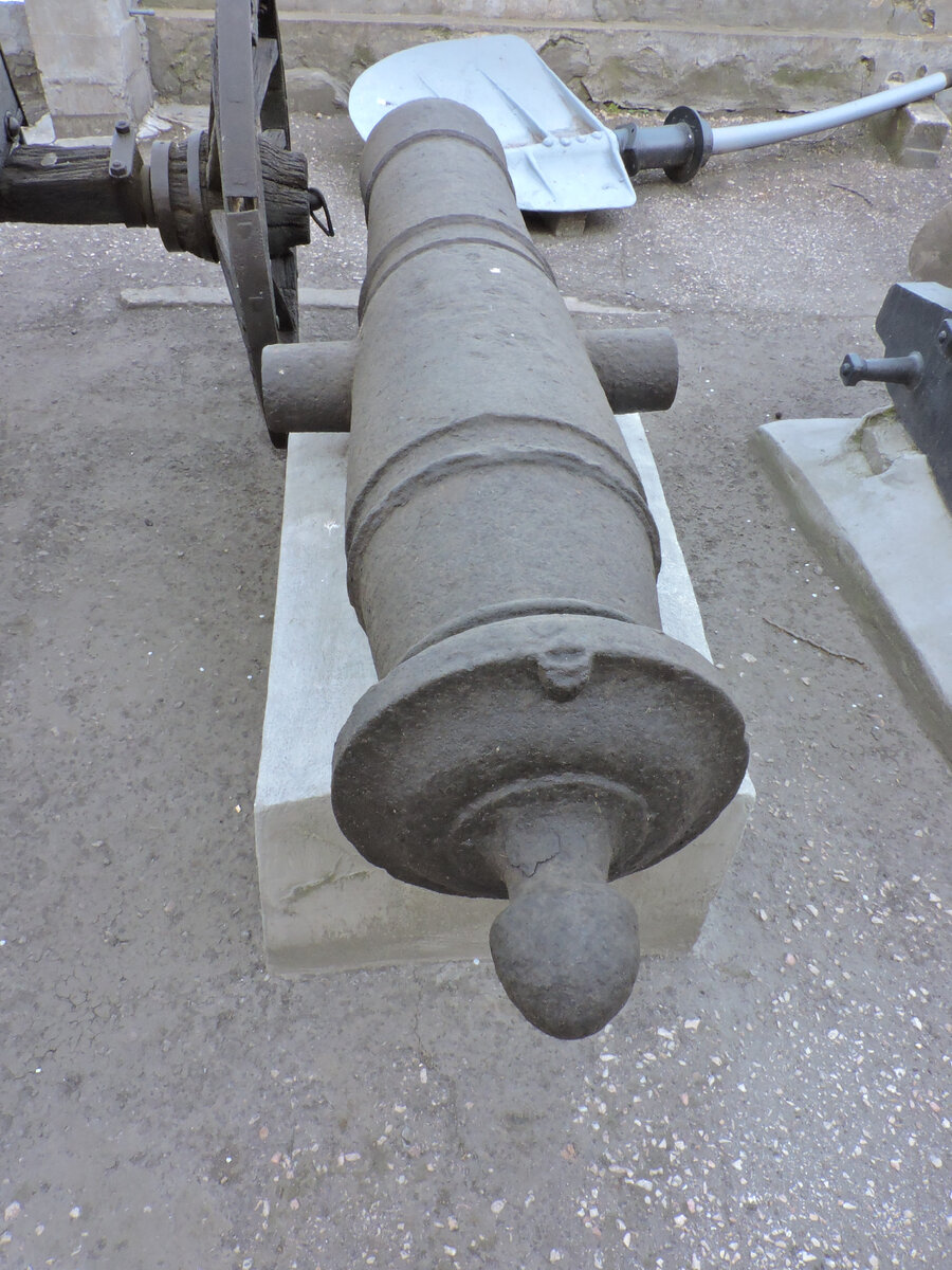 Russia, Sevastopol, Museum of the Black Sea Fleet, Russian cannon 1-pood Unicorn