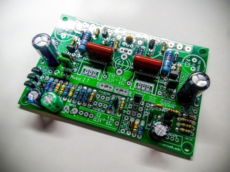 Частично собранная плата усилителя мощности Only Music 2.7