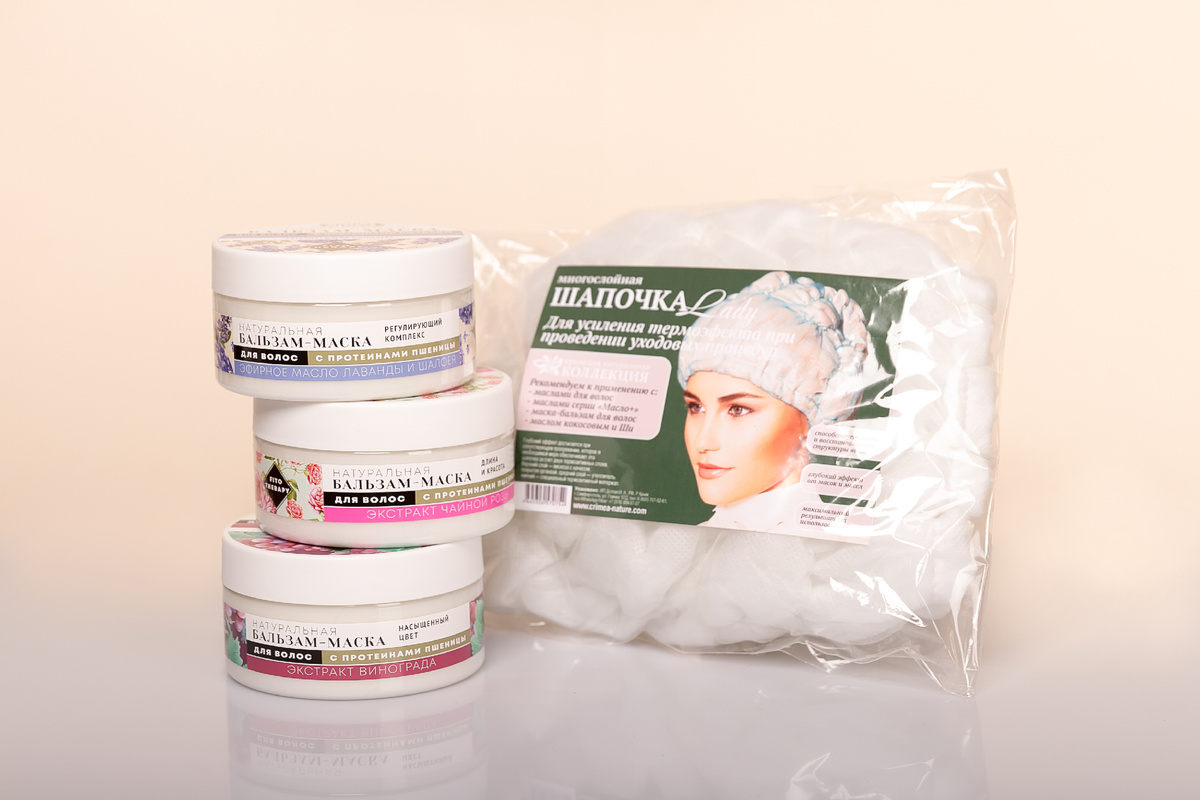 На фото представлены 1) термошапочка многослойная для усиления эффекта маски; 2) бальзам-маска для волос с эфирным маслом лаванды Регулирующий комплекс; 3) бальзам-маска с экстрактом чайной розы увлажняющая и стимулирующая рост; 4) бальзам-маска с экстрактом винограда для сохрнения цвета.