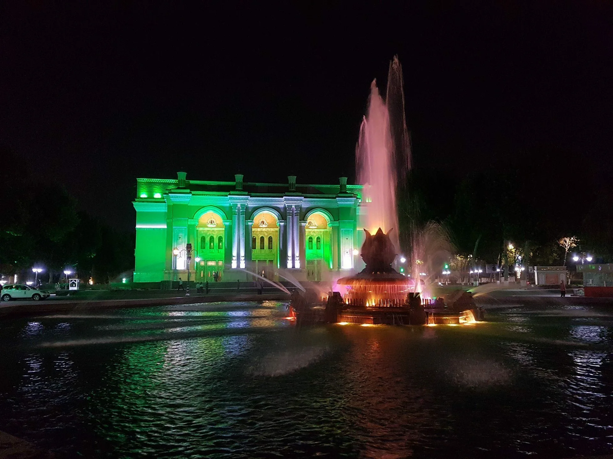 Ташкент. Театр им. Алишера Навои. Когда-то мой дедушка там работал. 