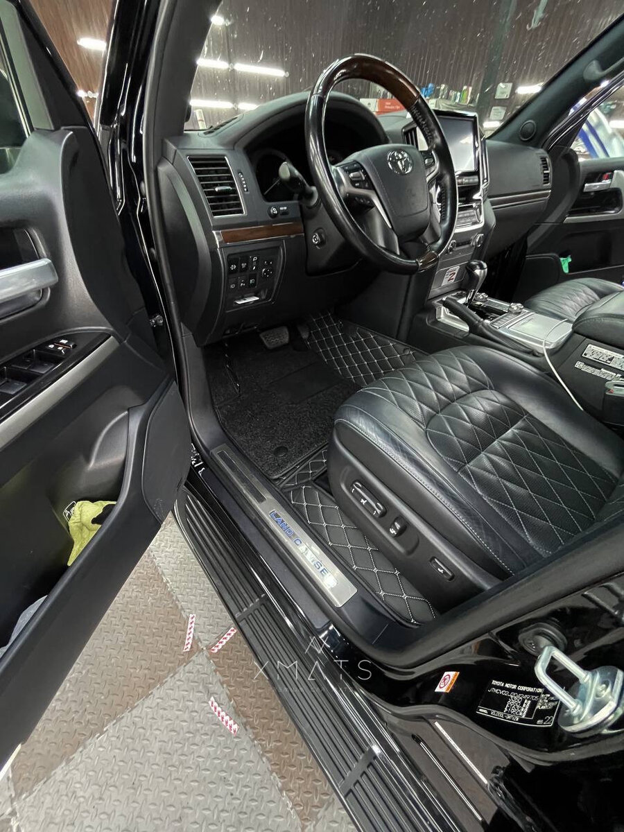 Коврики из экокожи на Toyota Land Cruiser 200