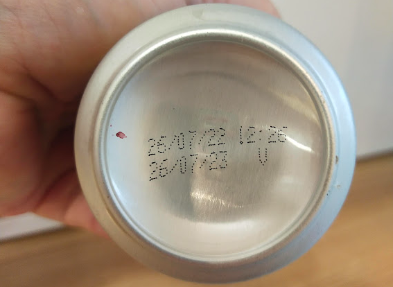 Пиву на момент пробы ровно неделя с момента розлива. Свежее я пробовал только местное крафтовое)))