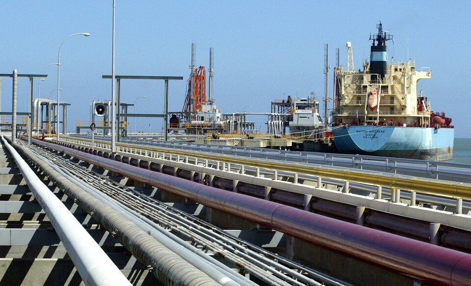     Фрахт судов для транспортировки российской нефти в Индию подорожал на 5-7 долларов за баррель  REUTERS