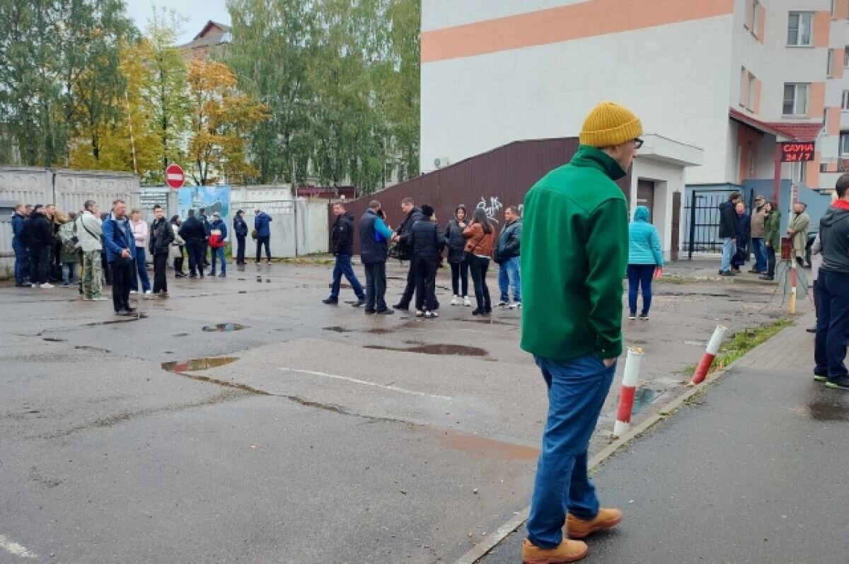    Каждый день у военкоматов Твери собираются мобилизованные