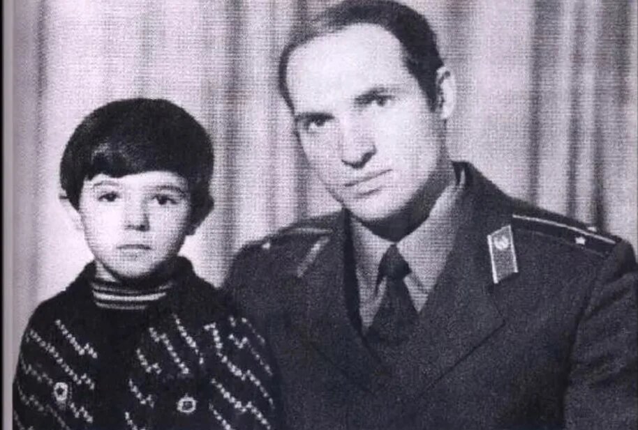 Лейтенант А.Лукашенко, 1980г.