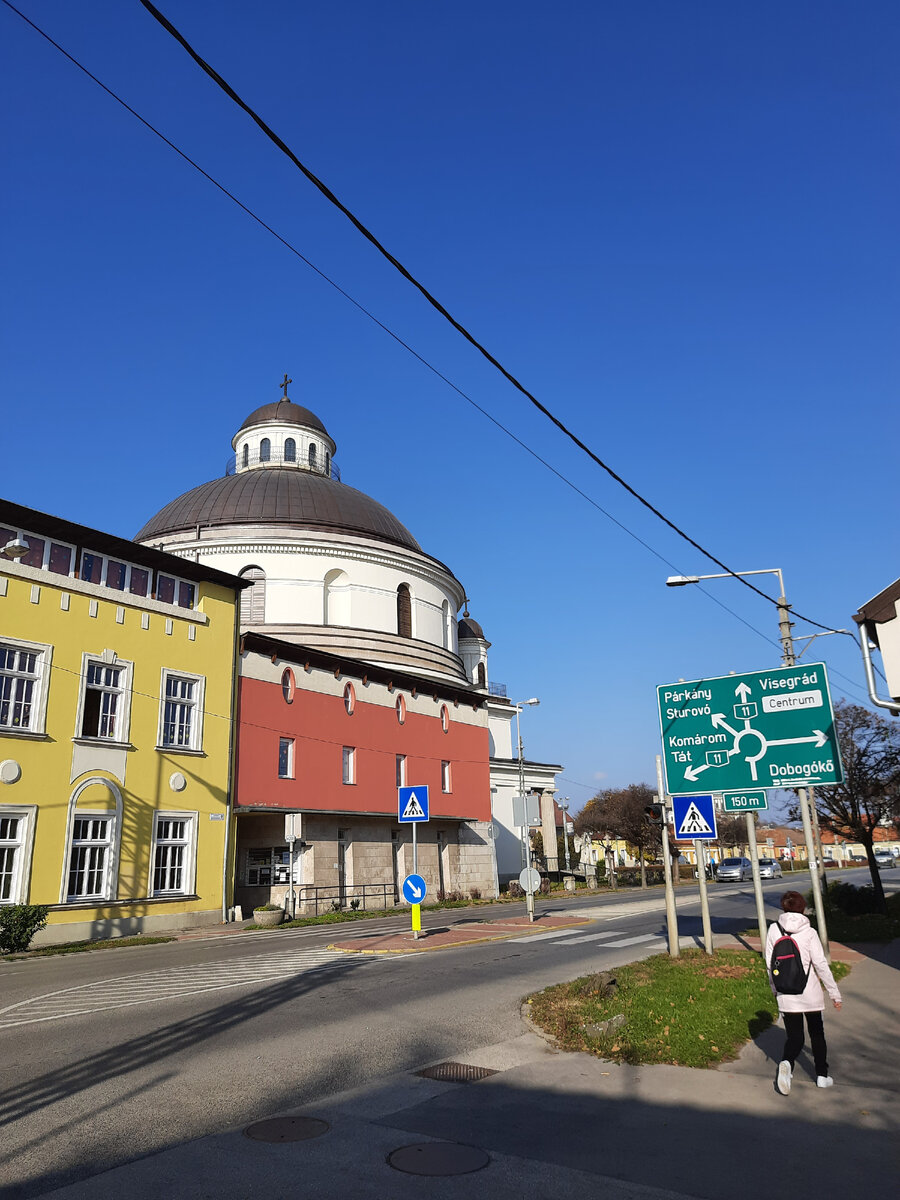 Встречают такие улицы 