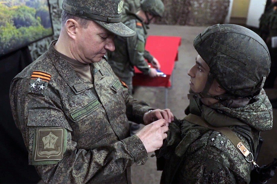     Сегодня, 20 октября в День военного связиста прошло торжественное награждение на передовой лучших в профессии