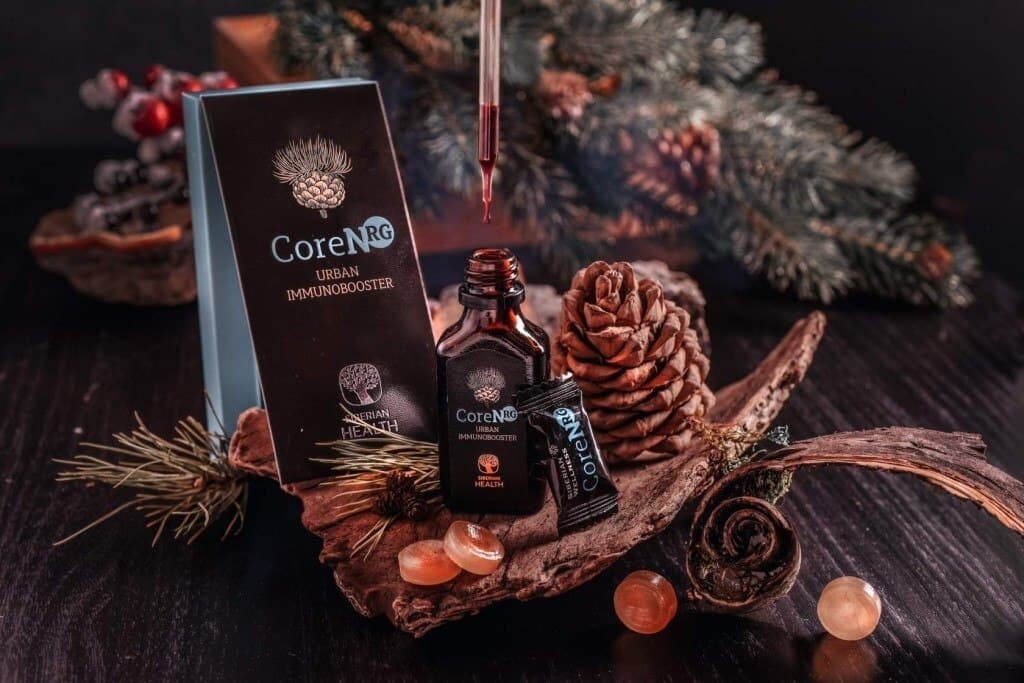 Состав: вода, клеточный концентрат сибирской пихты Bioeffective™ by Prenolica™, растительный комплекс СoreNRG (экстракты красной щетки, курильского чая, чабреца, зверобоя, солянки холмовой), комплекс растительных экстрактов ENDEMIX™ (экстракты элеутерококка, маральего корня, байкальского шлемника).