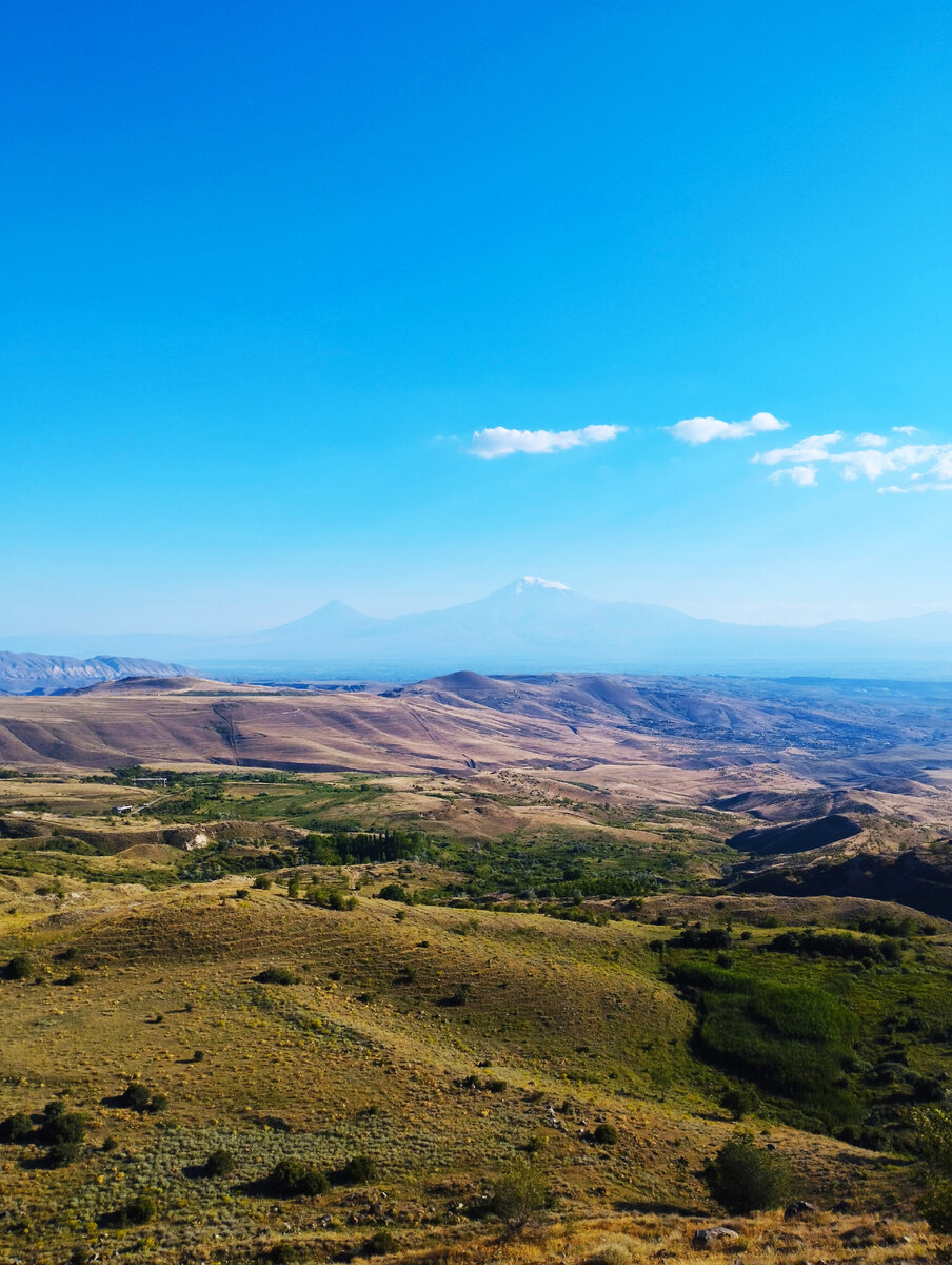 Вид на Арарат из Арки Чаренца. Авторское фото.