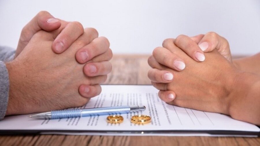     В России количество разводов за 30 лет увеличилось более чем на 50%, достигнув 68% из 100% заключенных браков. В США разводятся значительно реже — «только» половина браков распадаются. Однако причины разводов в США и России абсолютно разные. Воистину: два мира — два Шапиро.