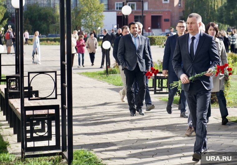    Игорь Германов возложил цветы к месту трагедии