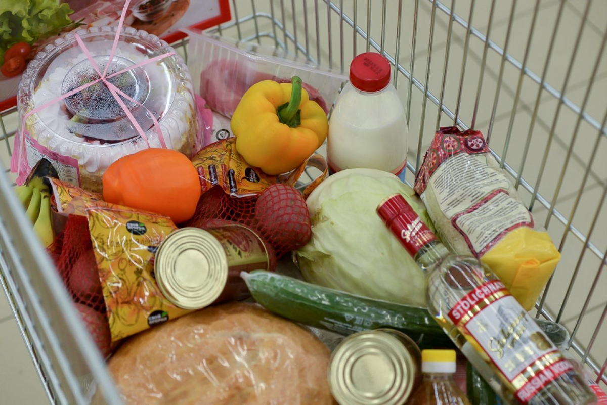 Простые товары. Набор продуктов питания. Продовольственная корзина. Набор продуктов из магазина. Японская корзина для продуктов.