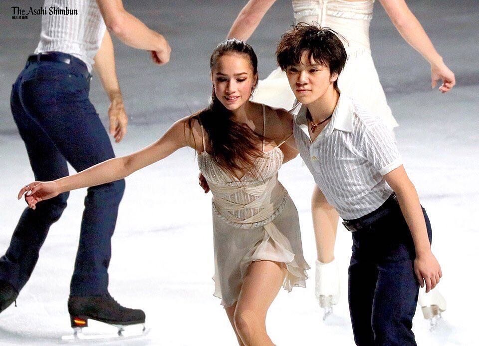 А ведь мог тренироваться вместе с самыми лучшими и прекрасными фигуристками в мире. Источник фото: https://www.instagram.com/shomauno_fans/