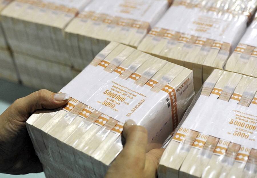 Вот надо 2 таких небольших пачки, чтобы потом купить жилье и не работать. Правда работать придется, возиться с арендаторами. 