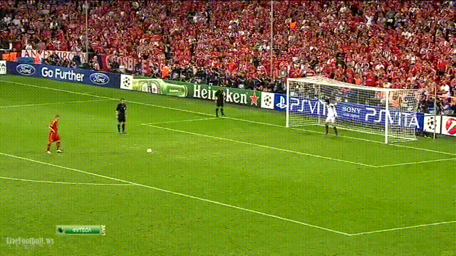 Серия пенальти. 3:3. Бастиан Швайнштайгер. Промах.