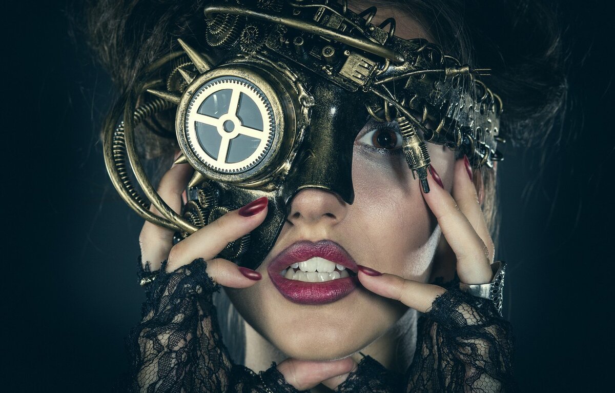 https://www.goodfon.ru/wallpaper/devushka-stimpank-litso-gubki-ruki-manikiur-mitenki-stil.html 