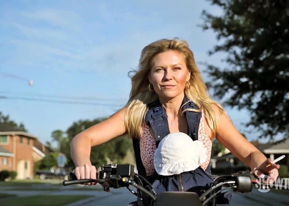 Источник : http://tv-umnik.ru/zarubezhnye-serialy/stanovyas-bogom-v-centralnoj-floride/vypuski/img/stanovyas-bogom-v-centralnoj-floride-1-3.jpg