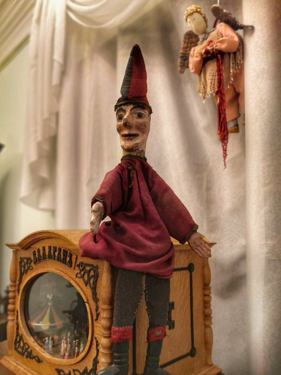 Подлинная игрушка из детской. 