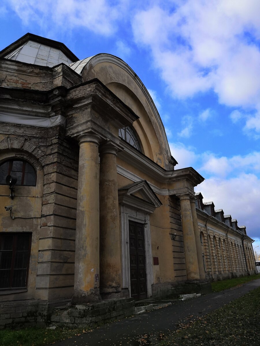 Общий вид, напоминаю, это памятник архитектуры.