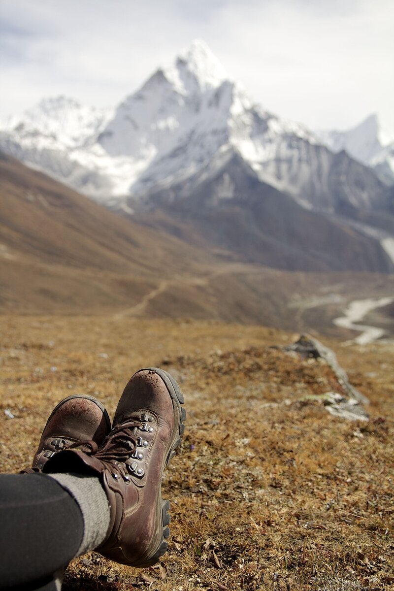 https://cdn.pixabay.com/photo/2015/06/01/00/18/hiking-792800_1280.jpg