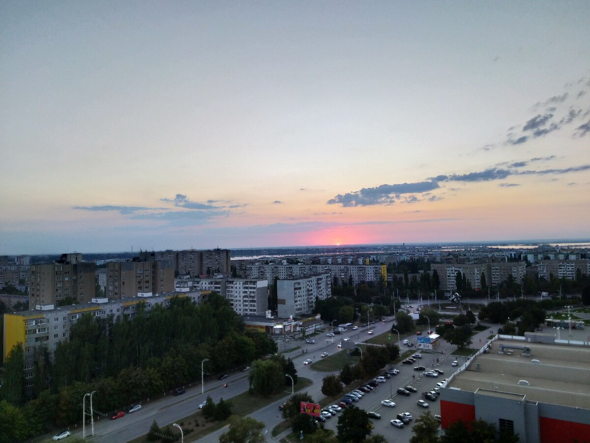 Волгодонск называют заповедником советского модернизма. В городе царит атмосфера ранних 80-х, не в последнюю очередь благодаря архитектуре.
