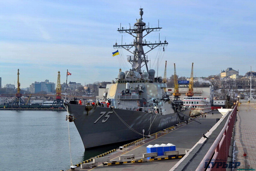 Ракетный эсминец США в Одессе