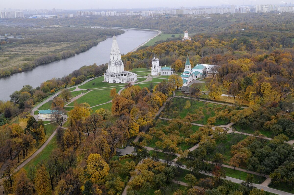 Коломенское Церковь осень