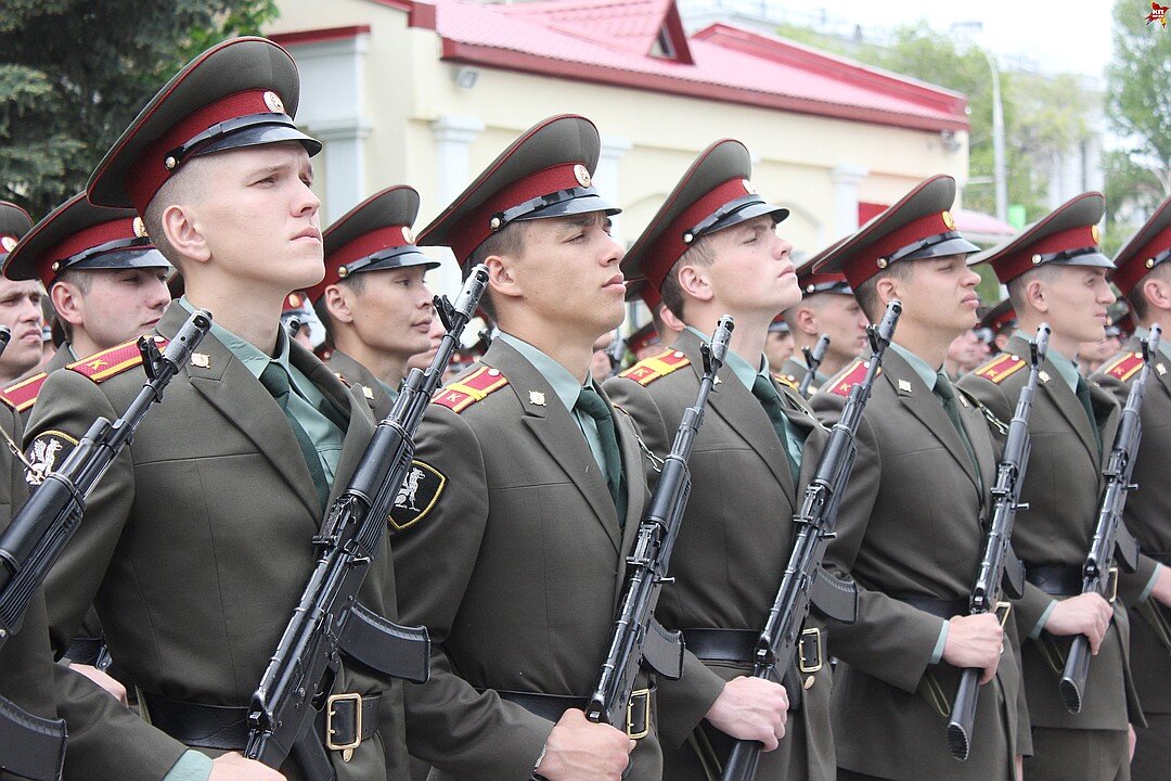 Вв это. Институт национальной гвардии Саратов. СВКИ Саратов офицеры. Военный институт национальной гвардии Саратов. СВКИ ВВ МВД Саратов.
