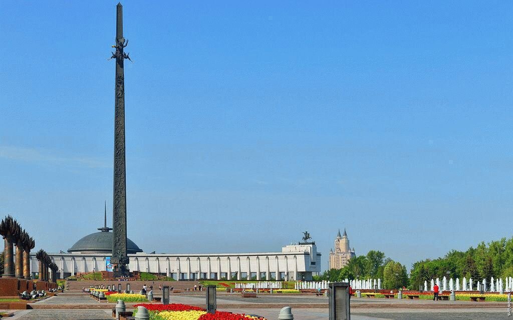 Монумент победы москва