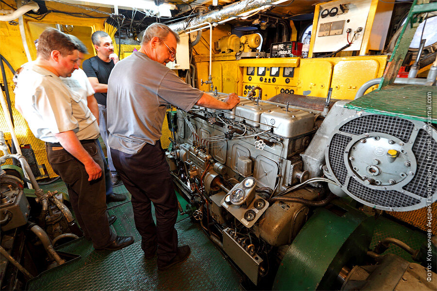 машинное отделение дизель 6 nvd 24. установленная мощность двигателя. теплоходный двигатель. мощность двигателя теплохода. мощность двигателя теплохода.