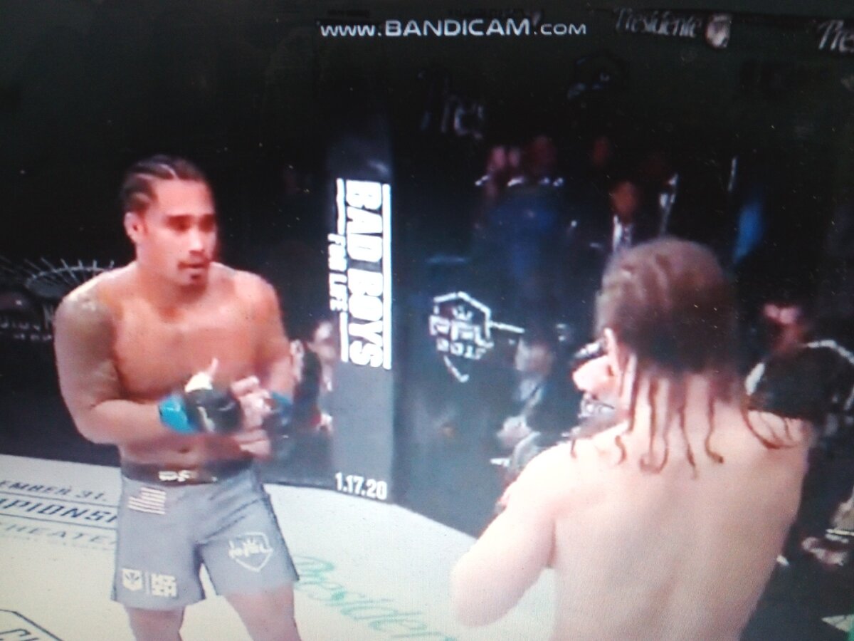 Купер обдумывает с какого бока подойти  -всё перекрыто. 