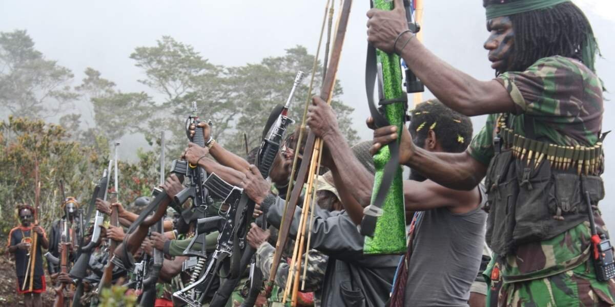 Папуасские повстанцы - люди, без шуток, грозные