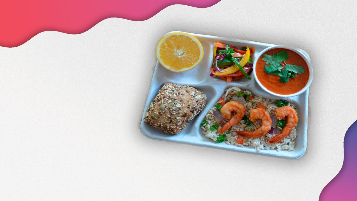 Обед в школьной столовой  испанской школы