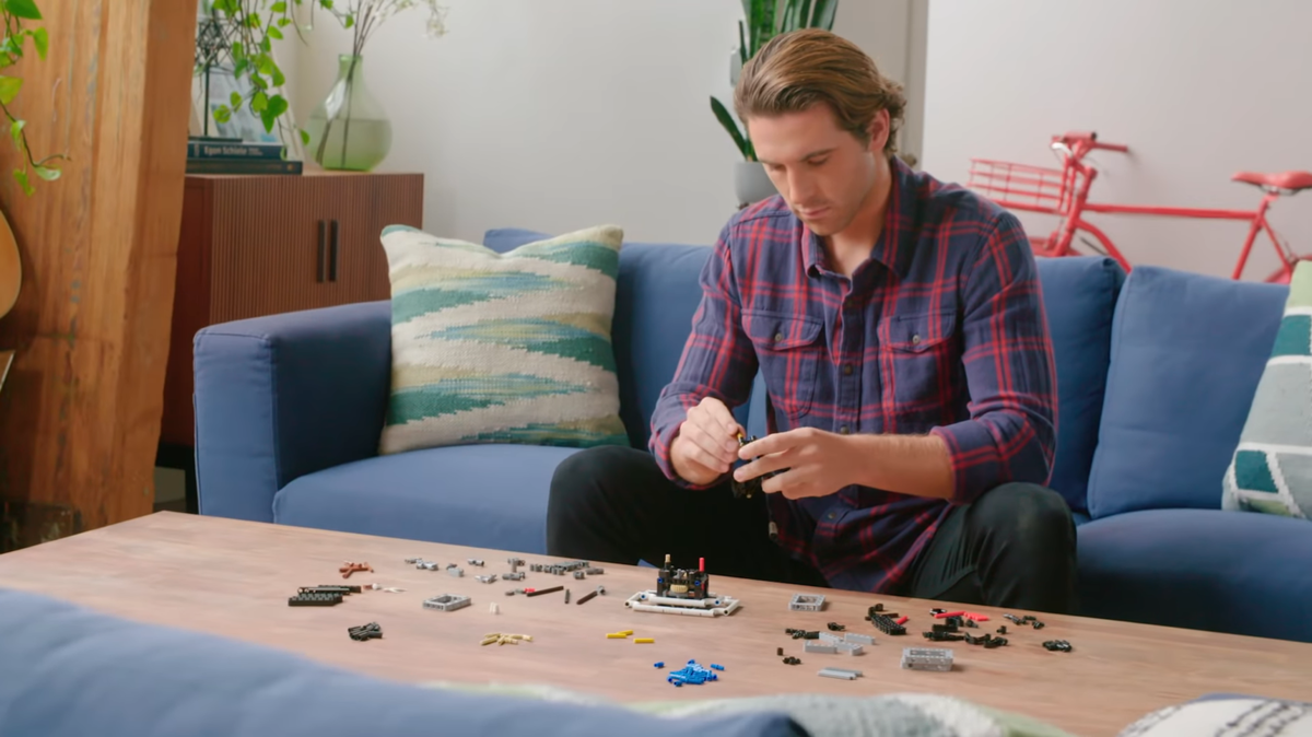  ​Кадр из рекламы Lego Forma Lego​ 