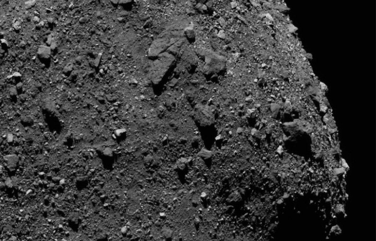 Астероид Бенну - фото поверхности