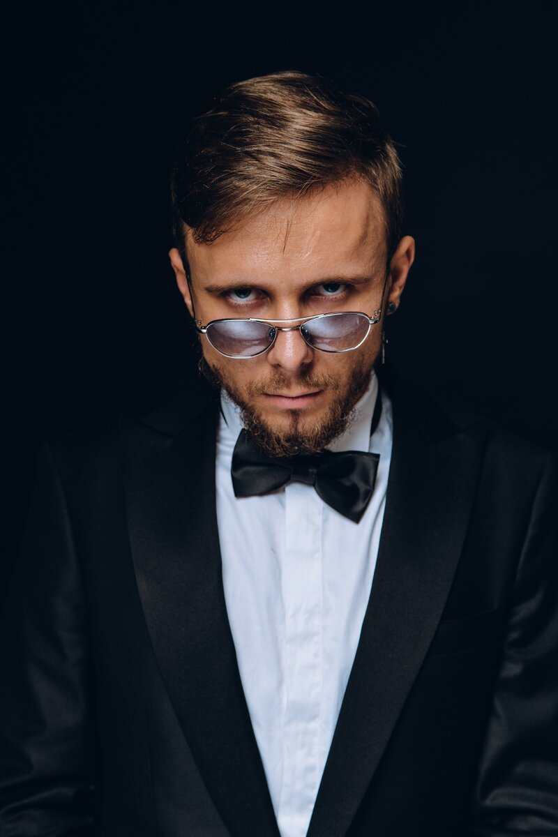 Здесь мне 23. Фотографий с детства нет. 