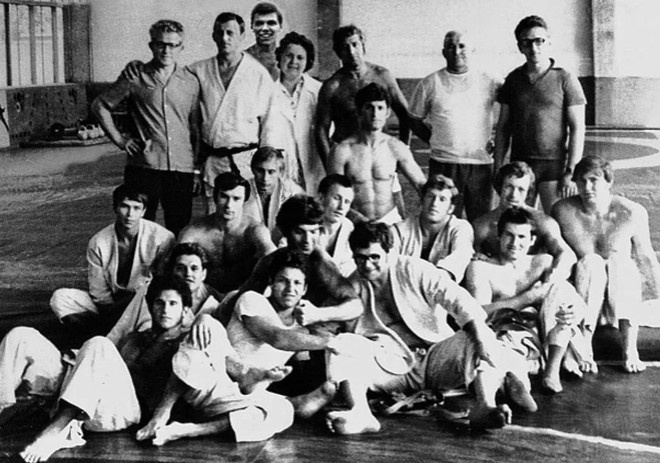 Найдите нашего героя на этом фото из интернета.