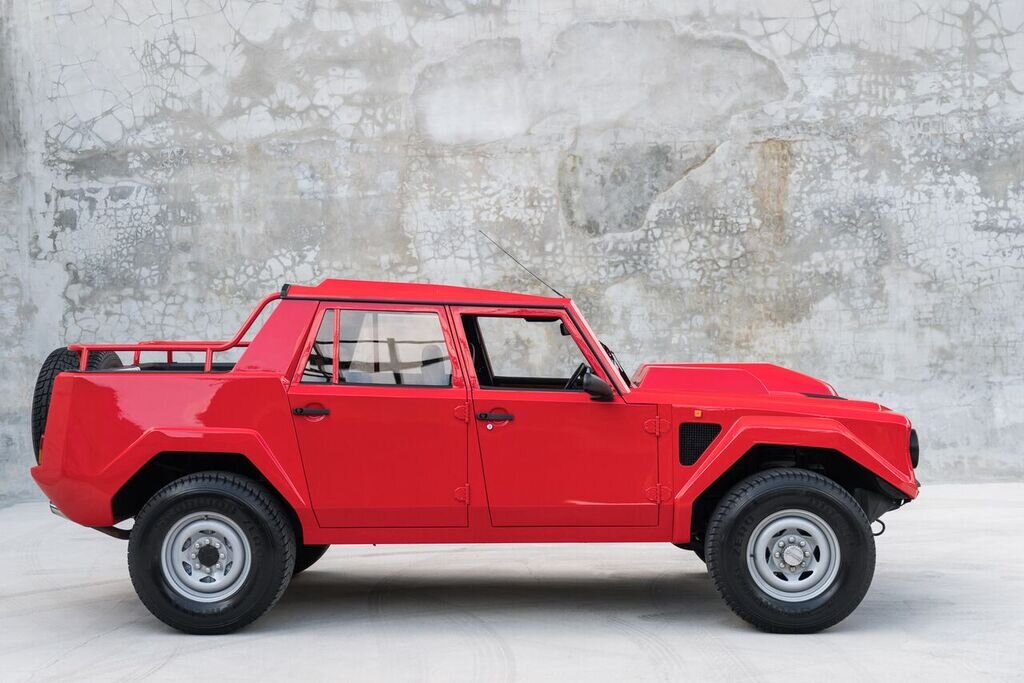 Грузовика Lamborghini lm002