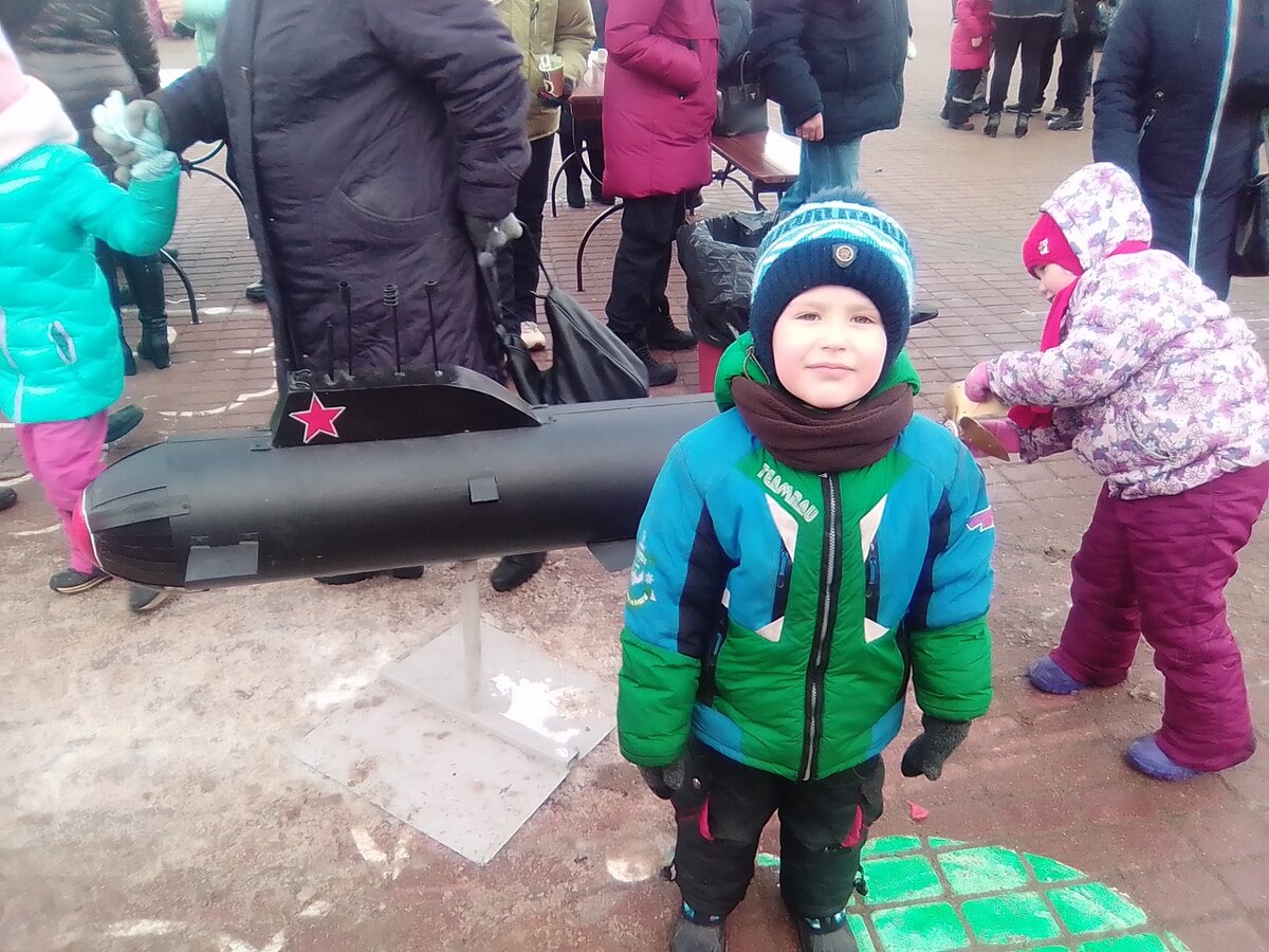 Даже в праздничный день не стоит забывать о безопасности государства.