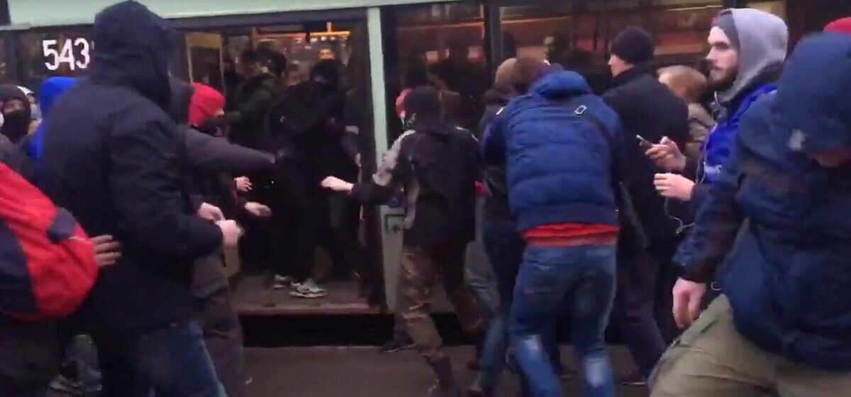 менты в штатском задерживают анарихстов, Минск, 15 марта 2017