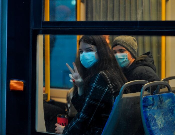 Люди в защитных масках. Фото: Globallookpress
