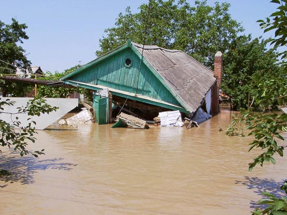 Крымск. Краснодарский край. 7 июля 2012 год. (Фото из интернета)