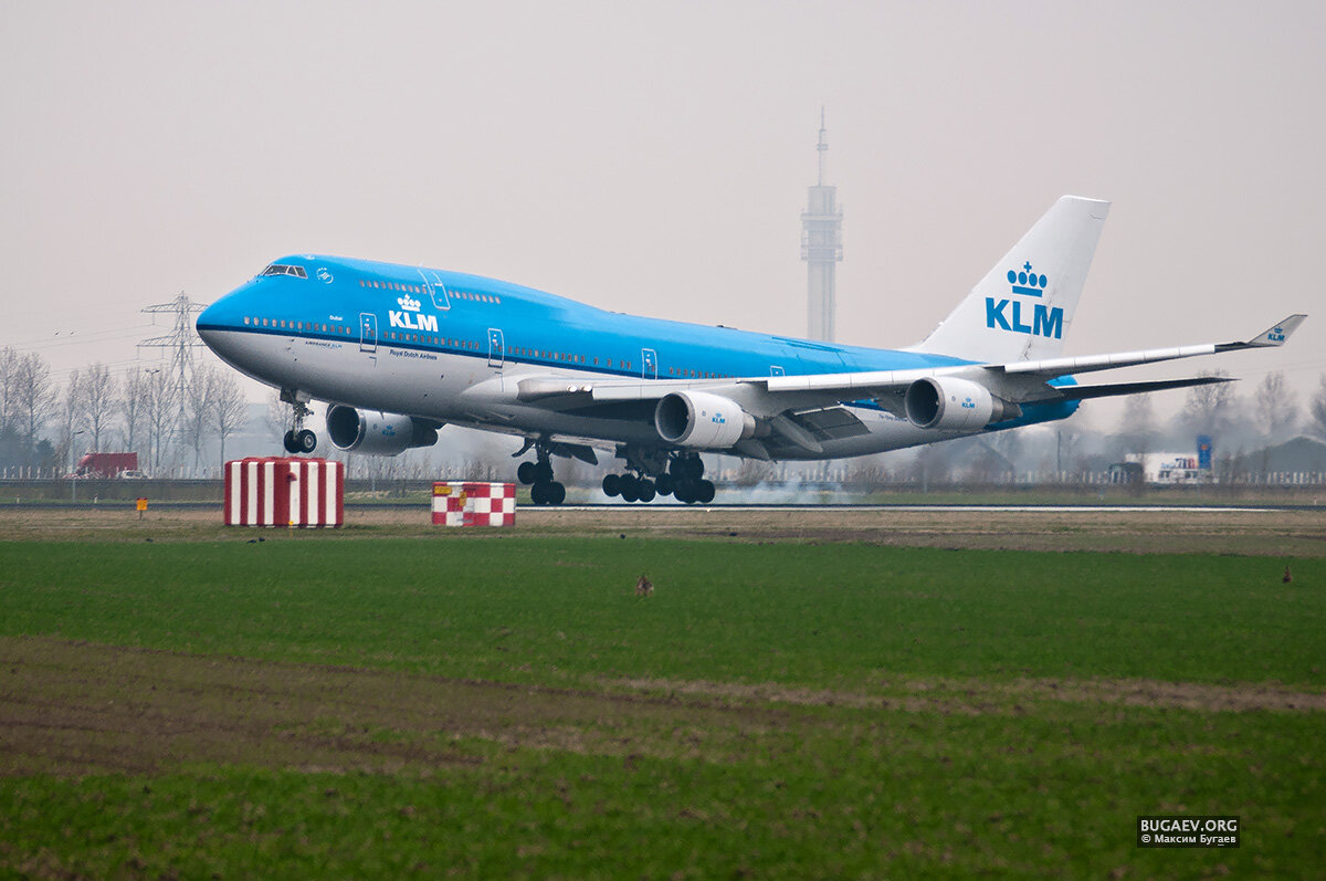 Посадка 747 KLM в Амстердаме. Снимал в 2013.