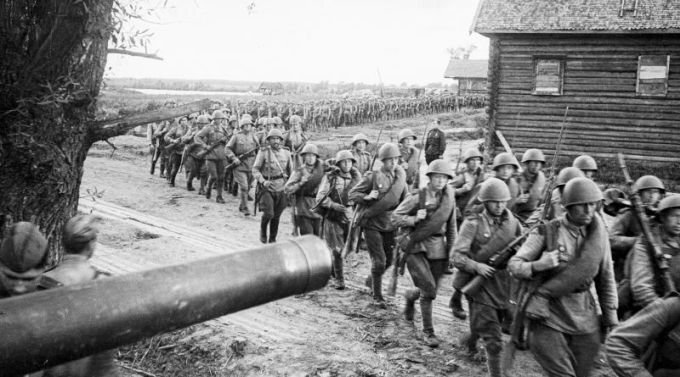 Советские войска на марше, Восточная Европа, весна 1945 года. Фото: waralbum.ru