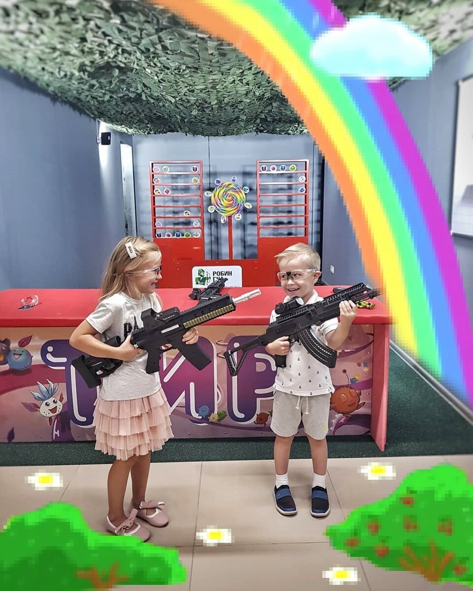 Дети стреляют в тире ГИДРОБОЛ