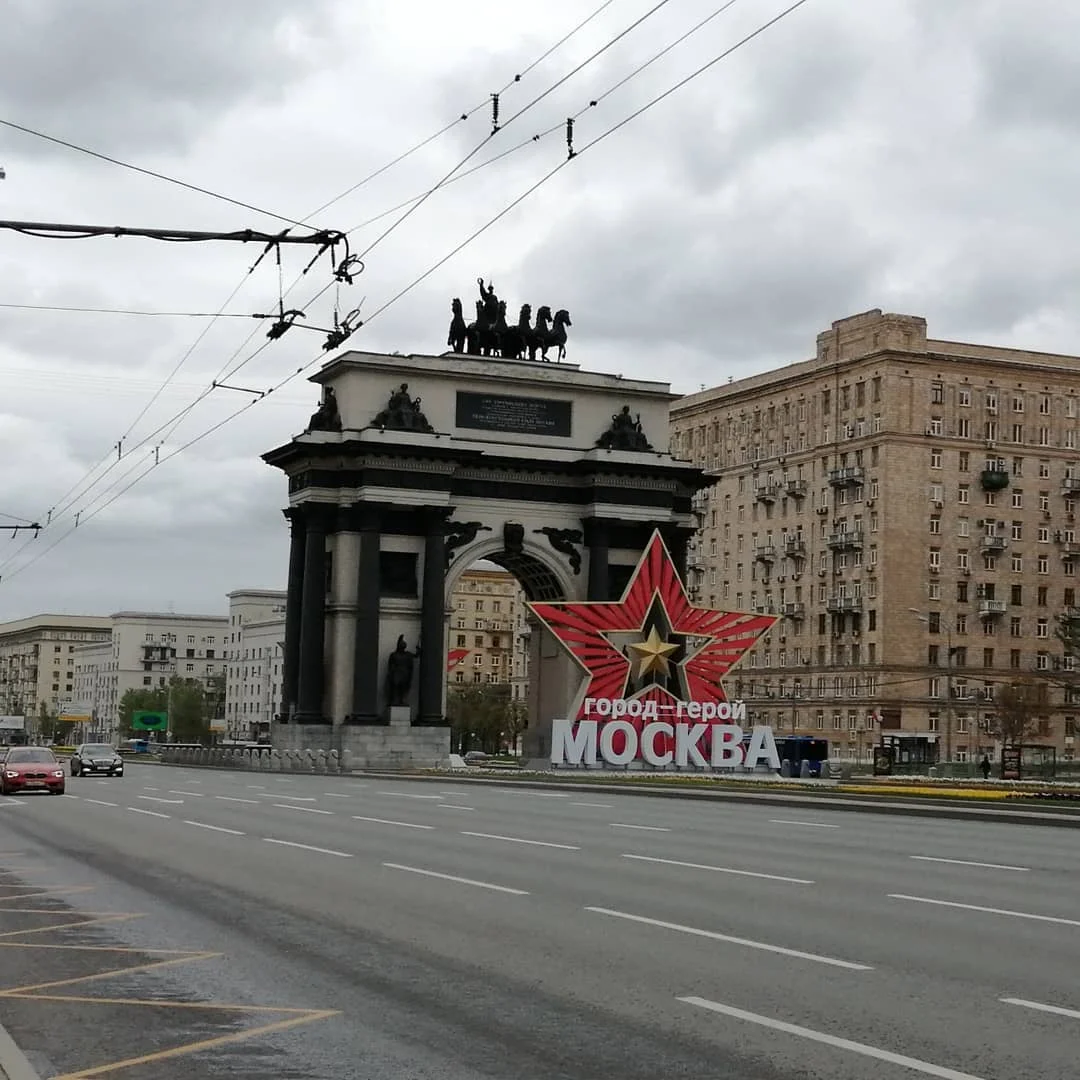 Видно 2 авто и не более..