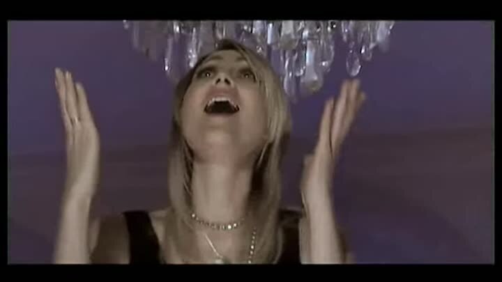 Ульяна Каракоз в клипе на песню "Ангелы здесь больше не живут"