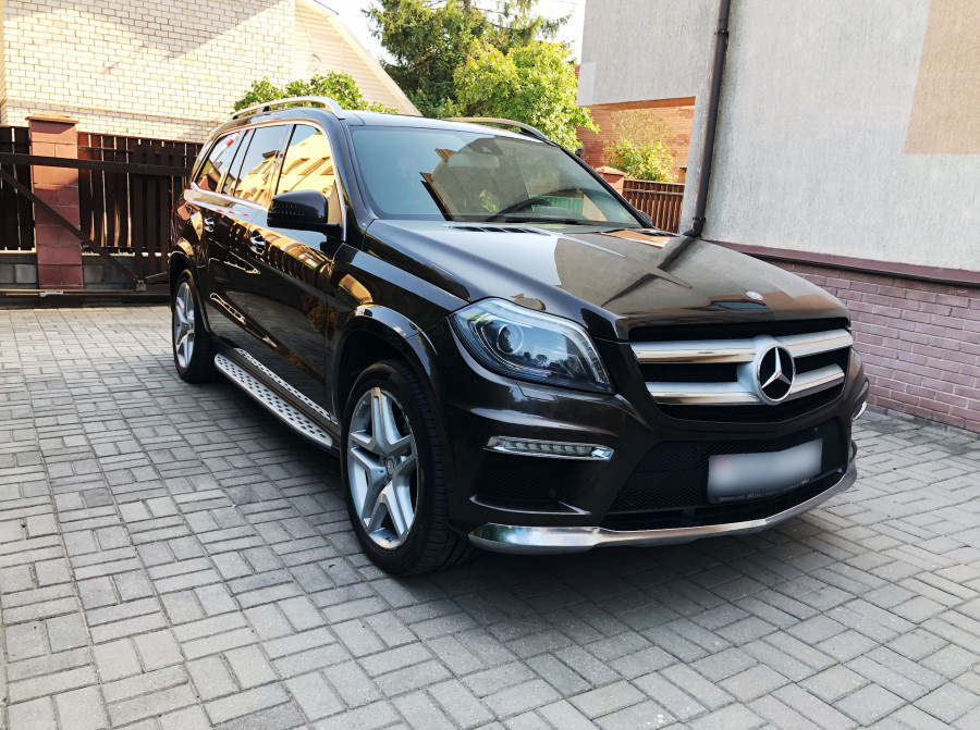 Добрый день все гостям моего канала, вот как говорится и сбылась мечта идиота, взял мерседес gl 166,2015 года,трех литровый 333лс, с пробегом 140000тыс.км.Как и хотел в чёрном цвете, на чёрной коже! 