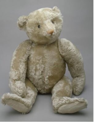 Плюшевый медвежонок "Маргарет Штайф". Ок. 1906 г.                                                                                                Государственный Эрмитаж.
